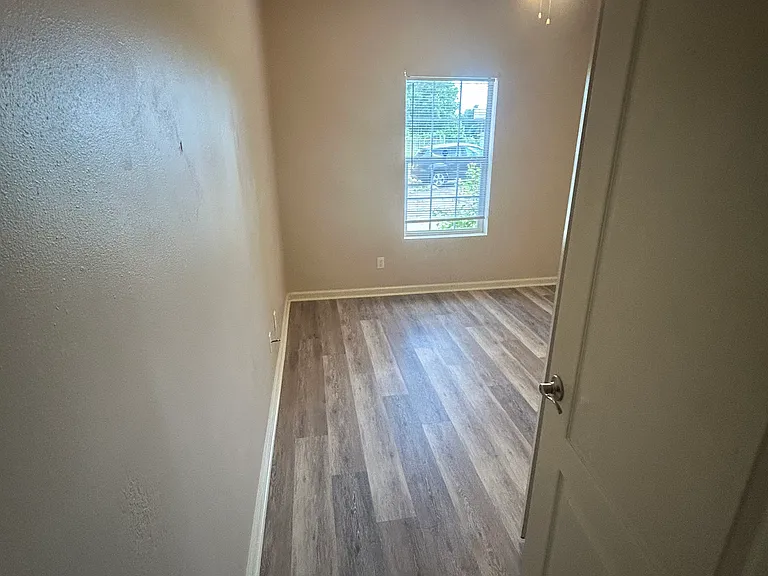 201 Powell Dr #E — Photo 3