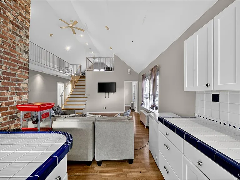 2340 Court St — Photo 10