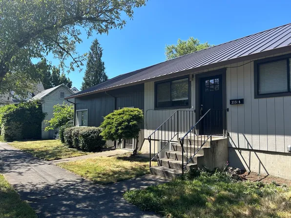 2031 SE Ivon St, Portland, OR