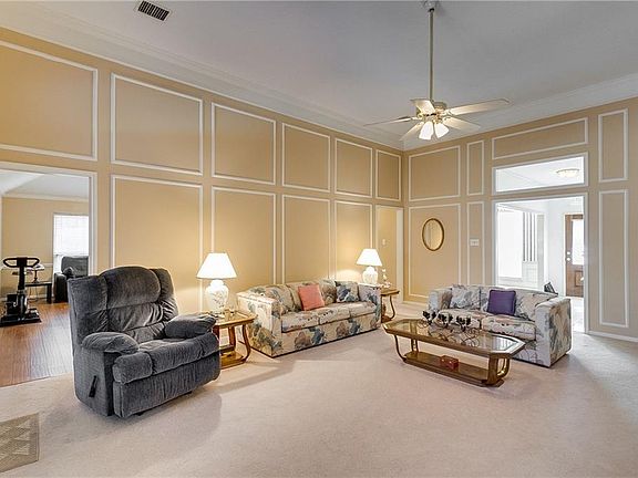 5th image of 4003 Crestwood Dr