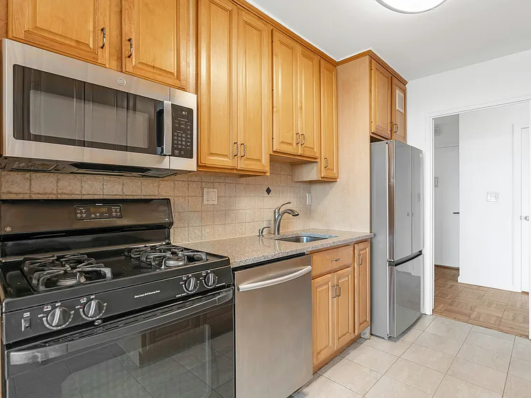 2000 Linwood Ave #7-K — Photo 1