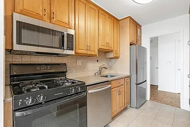 2000 Linwood Avenue, #7K