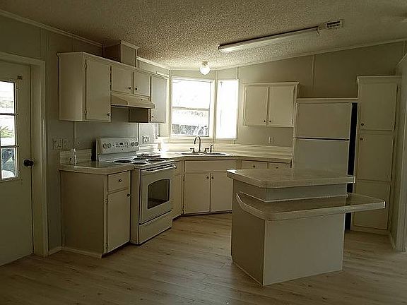 2nd image of 2231 Abbottwoods Ln