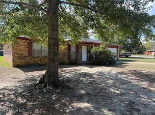 1620 Victoria Dr, Gautier, MS 39553