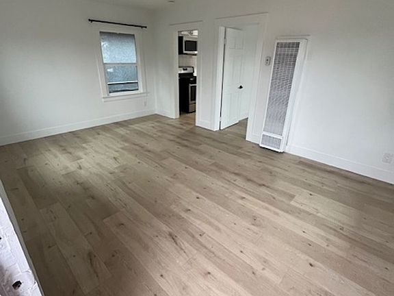 5th image of 109 E Alberta St