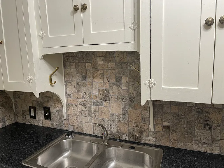 1913 N Ross Ave — Photo 69