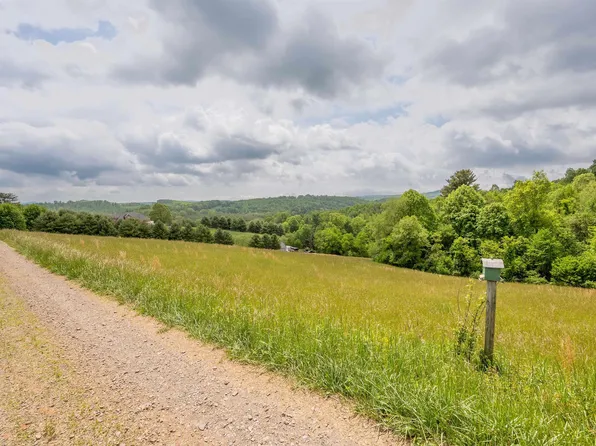 Whispering Rdg, Hillsville, VA 24343