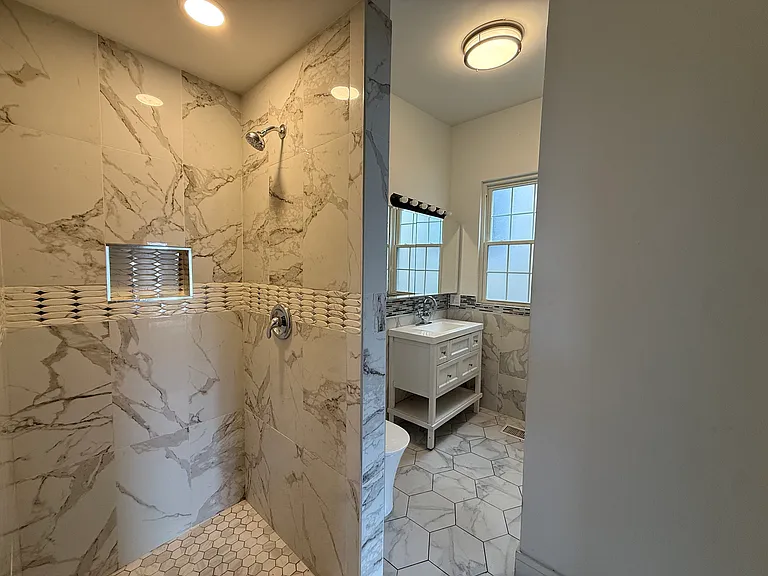 5942 S Justine St — Photo 9