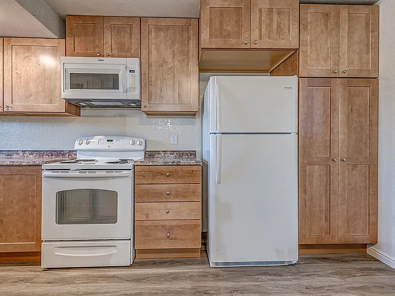 553 N 700 E #2 — Photo 5