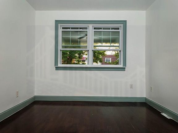 4th image of 419 Castle Hill Ave