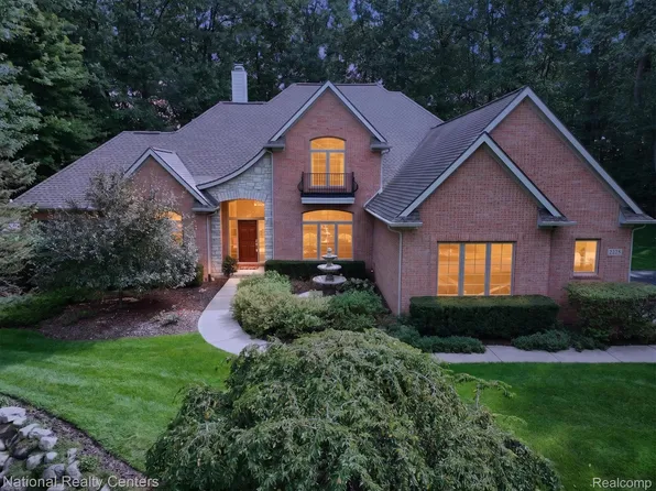 2225 Canterwood, Highland, MI 48357