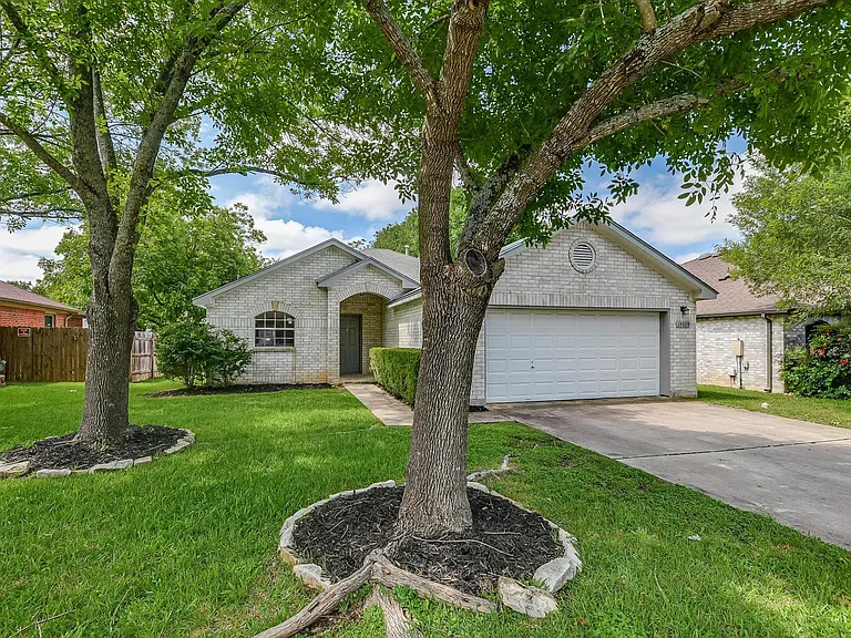 15009 Big Falls Dr — Photo 2