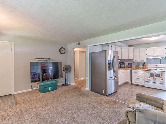 5th image of 30 S Iroquois Dr