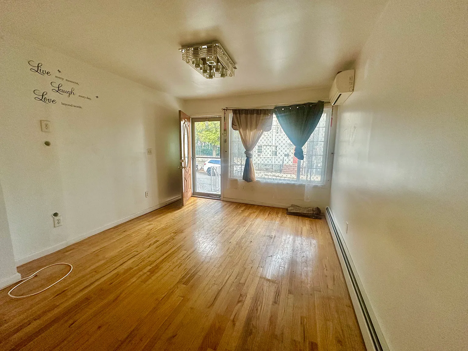 3 bed, 1.5 bath, 1000 sqft, $2,900 — Photo 2