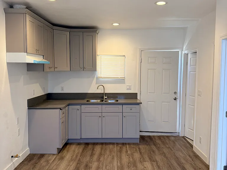 10025 S Gramercy Pl #1/2 — Photo 19