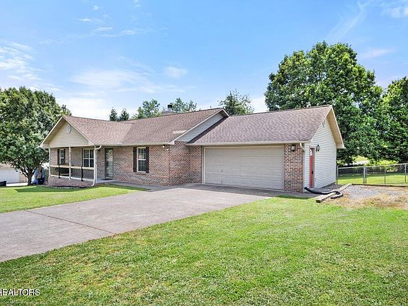 3rd image of 5612 Brandon Park Dr
