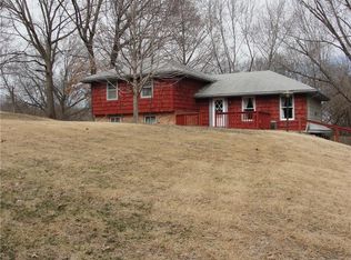 612 Muncie Rd, Leavenworth, KS 66048