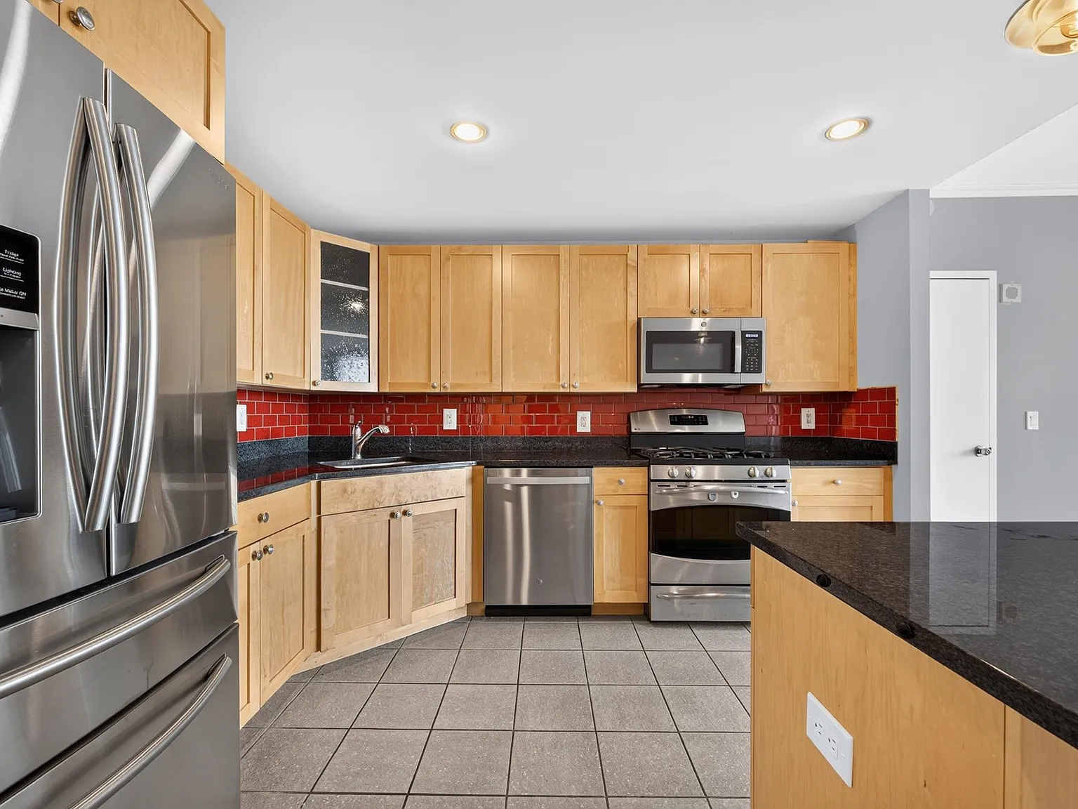 700 Grove Condominiums — Photo 2