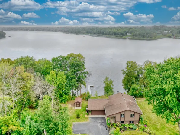 25253 W Comfort Dr, Forest Lake, MN 55025