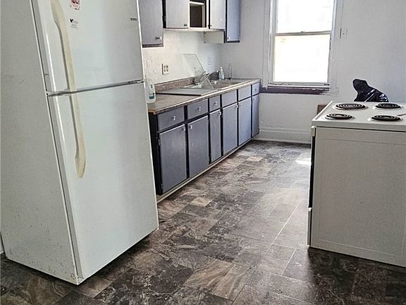 4th image of 272 E Lincoln St