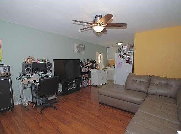 2nd image of 354 W Avenue 45