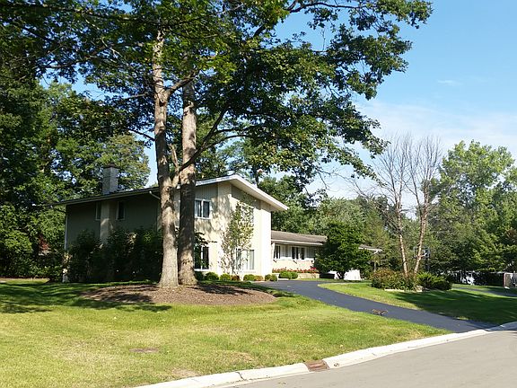 2nd image of 2 Kensington Dr