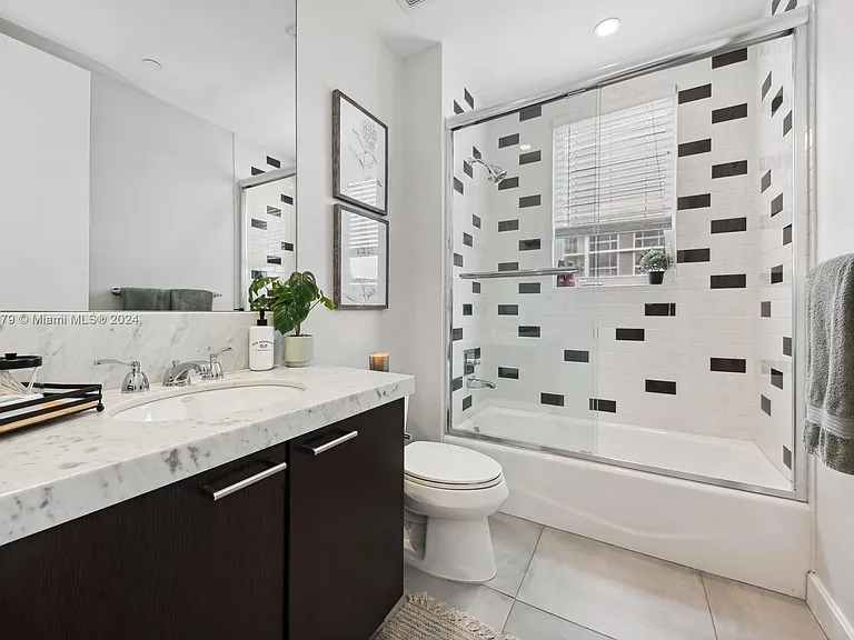 111 SE 2nd St #201 — Photo 18