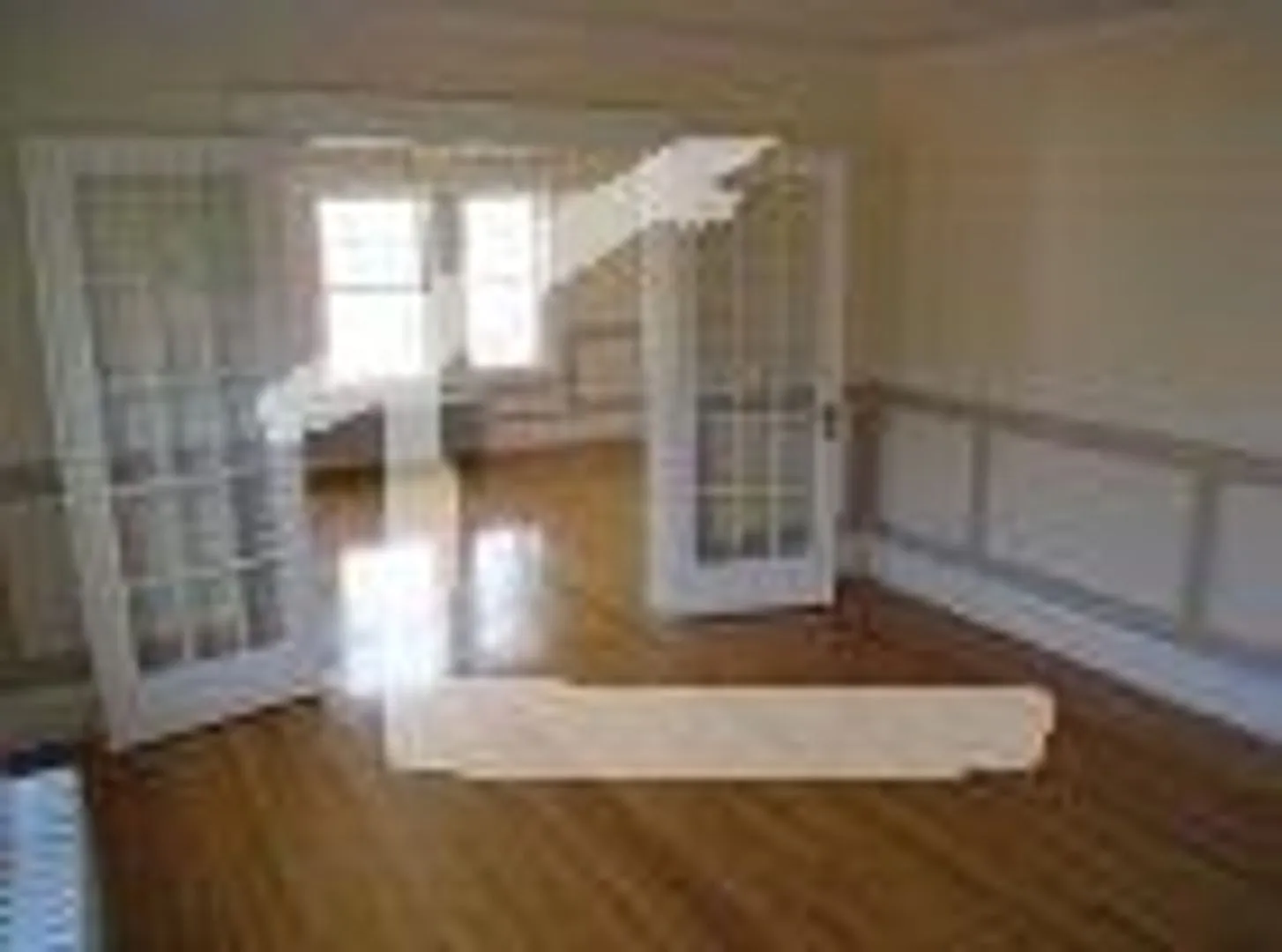 2 Bed Modern and Renovated close to Brighton Center — Photo 1
