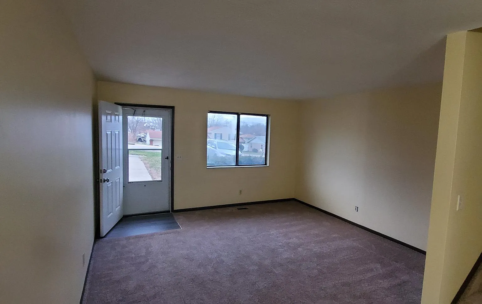 2 bed, 930 sqft, $1,300 — Photo 2