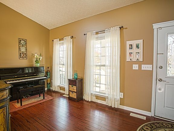3rd image of 4416 Greensbury Dr
