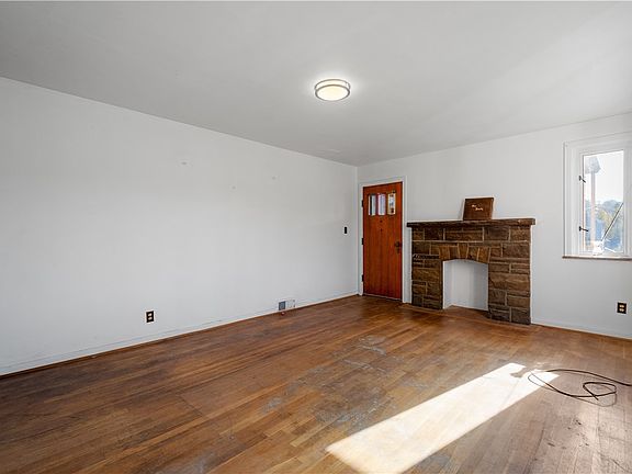 4th image of 710 1st St