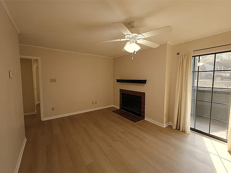 1510 W North Loop Blvd #412 — Photo 4
