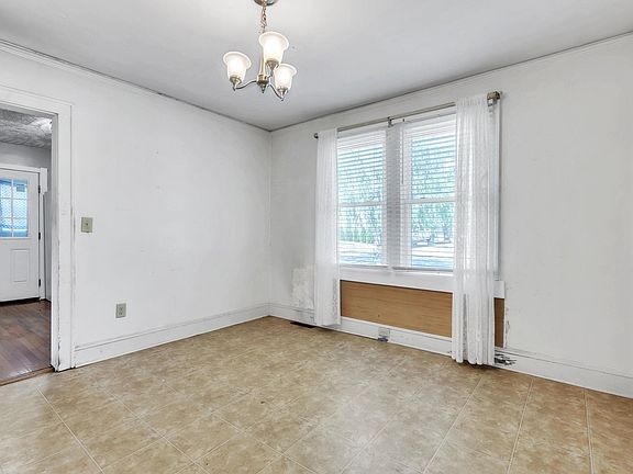 3rd image of 10 Eastlan Dr