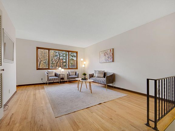 5th image of 2633 Fairlawn Dr