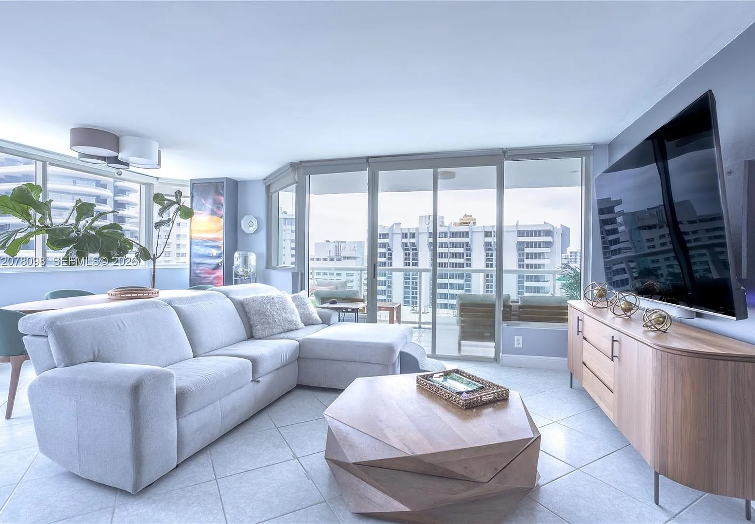 King David Towers Condo — Photo 1