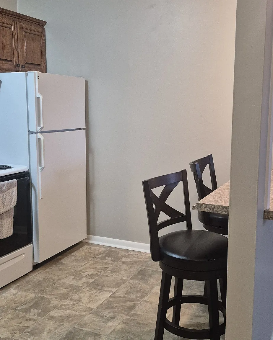 146 South Central Avenue — Photo 3