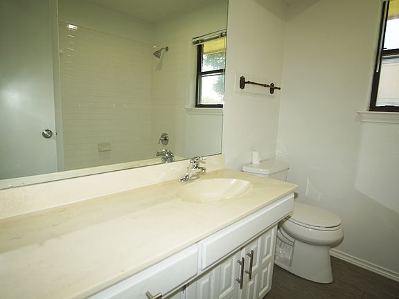 5th image of 1406 Nadine Ln