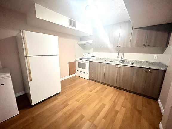 3rd image of 37 Willcocks Cres #2