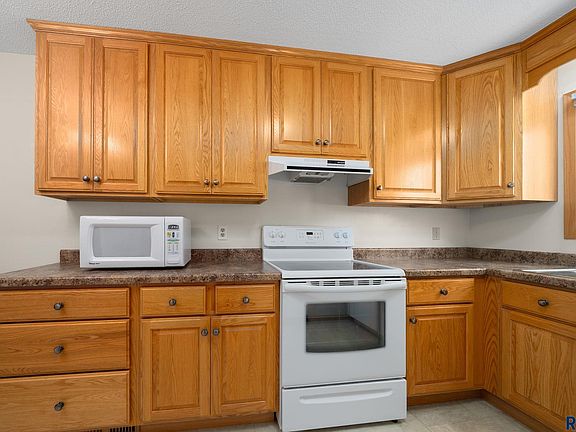 5th image of 1008 S Clover Ave