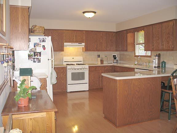 Huge 26'x14' Kitchen