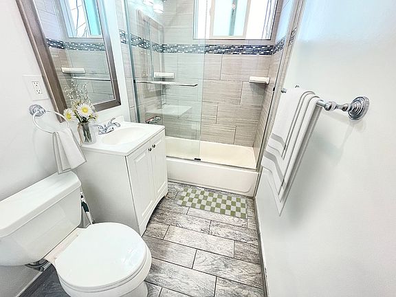 5th image of 12759 Matteson Ave #3