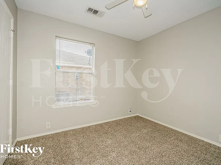 207 Prentice Dr — Photo 12