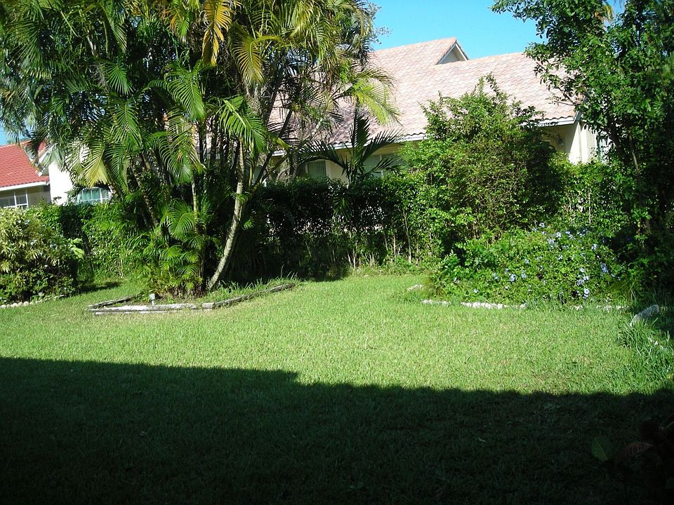 BACKYARD W/ROOM FOR A POOL