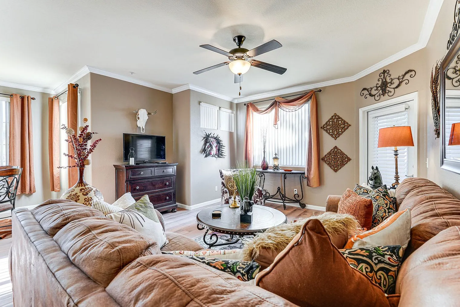 1 bed, 1.0 bath, 796 sqft, $3,667 — Photo 2