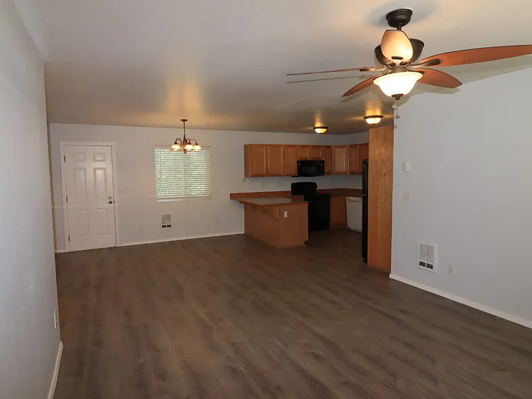 2010 NE Full Moon Dr — Photo 3