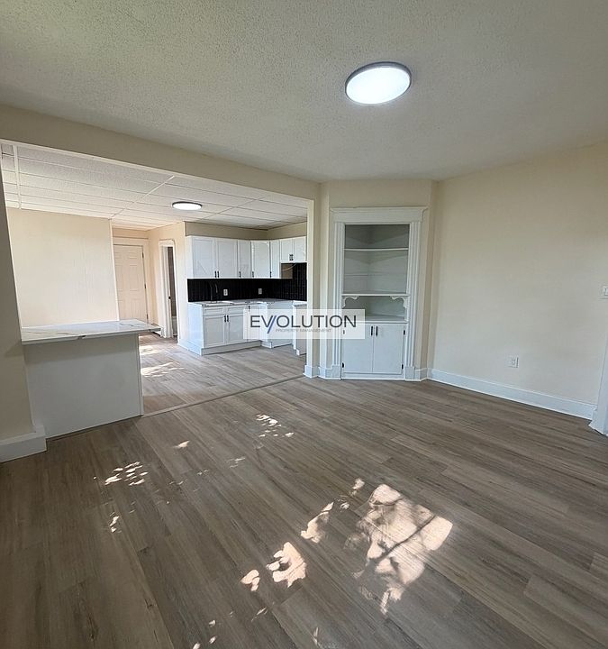 1st image of 906 Park St #3W