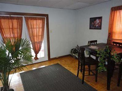 5th image of 297 Packer St