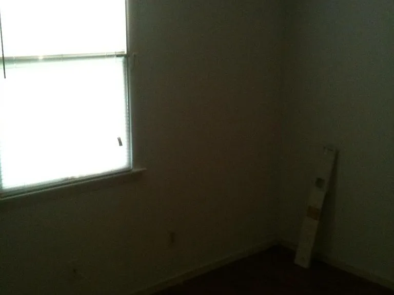 327 Ewing St — Photo 5