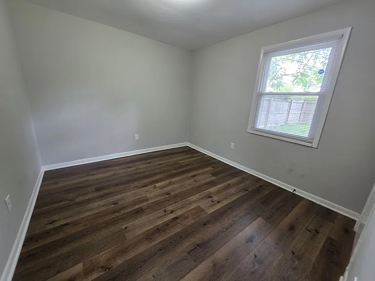2404 Velma Ave — Photo 11
