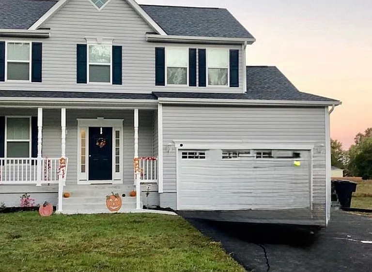 31 Brooks Dr — Photo 1